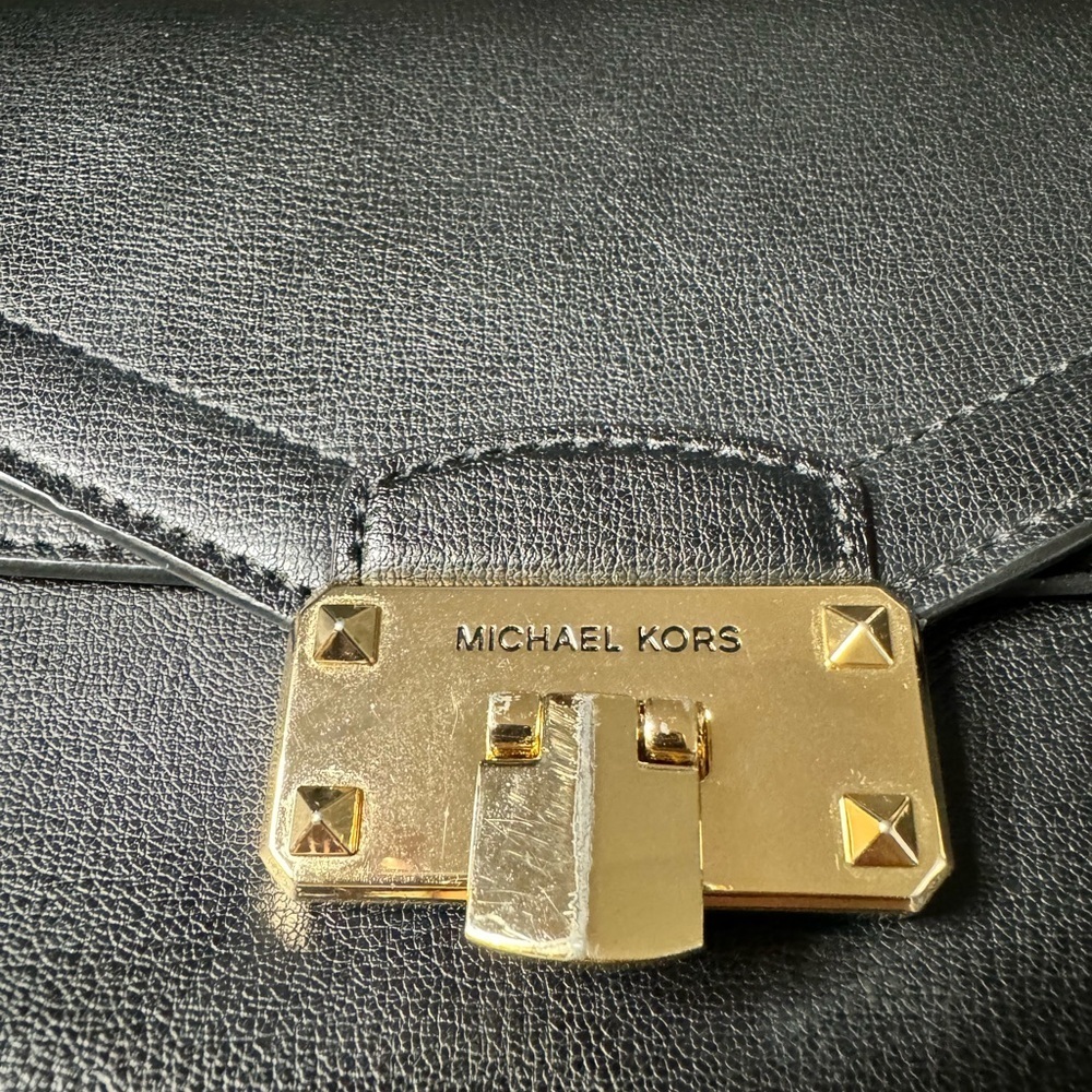 Michael Kors Kinsley Black Leather Crossbody Bag Gold Chain Classic Purse Medium - Picture 5 of 8